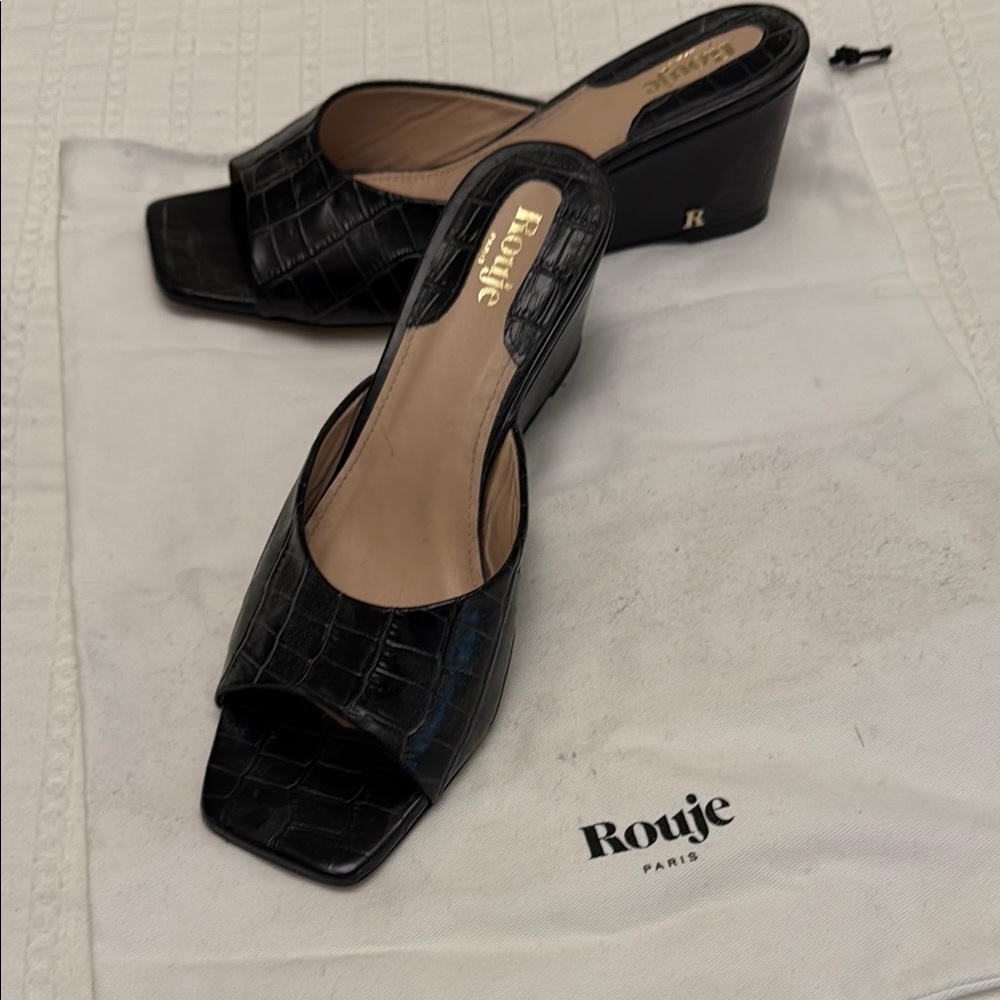 Rouje Elegant Black Croc Mules